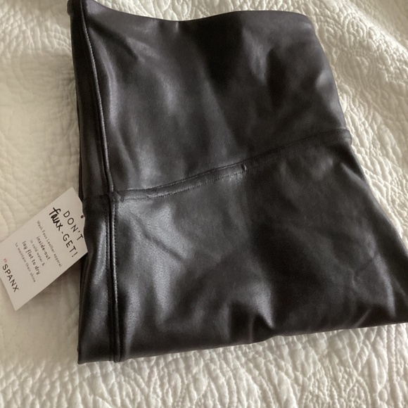 Spanx Faux Leather Legging - Size 1X - Picture 6 of 10